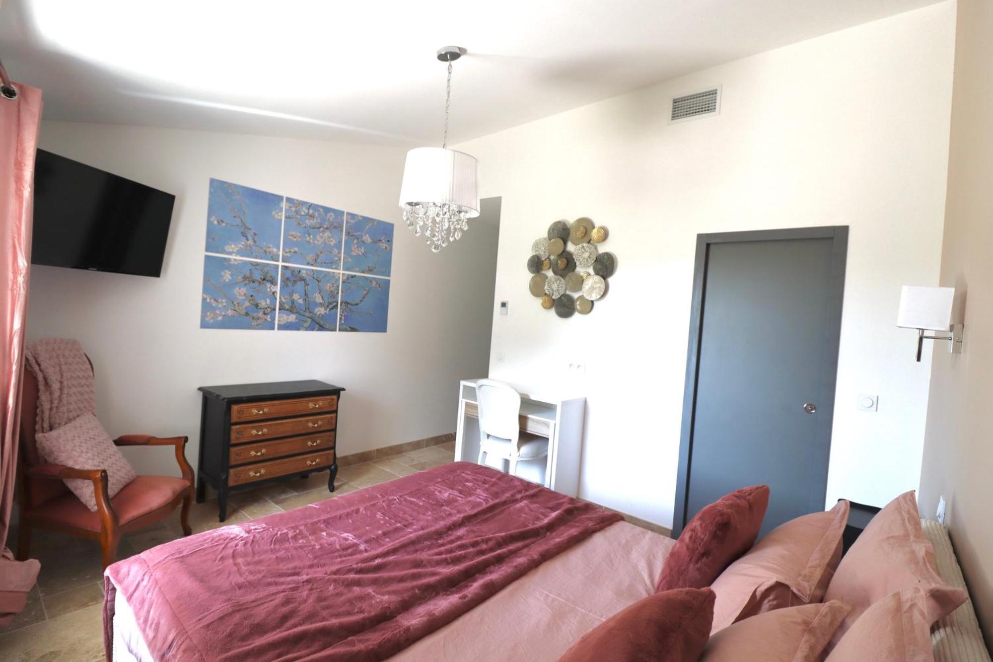 Saint-Just  Chambres D'Hotes Avec Jacuzzi Et Piscine Au Mas De Cadoule الغرفة الصورة